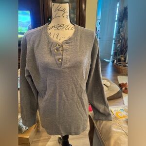 Covington Gray Long Sleeve Top med nwot 🥰 anything marked 10$ and under is 3/10$